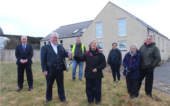 Keys handed over for former Lochmaddy School